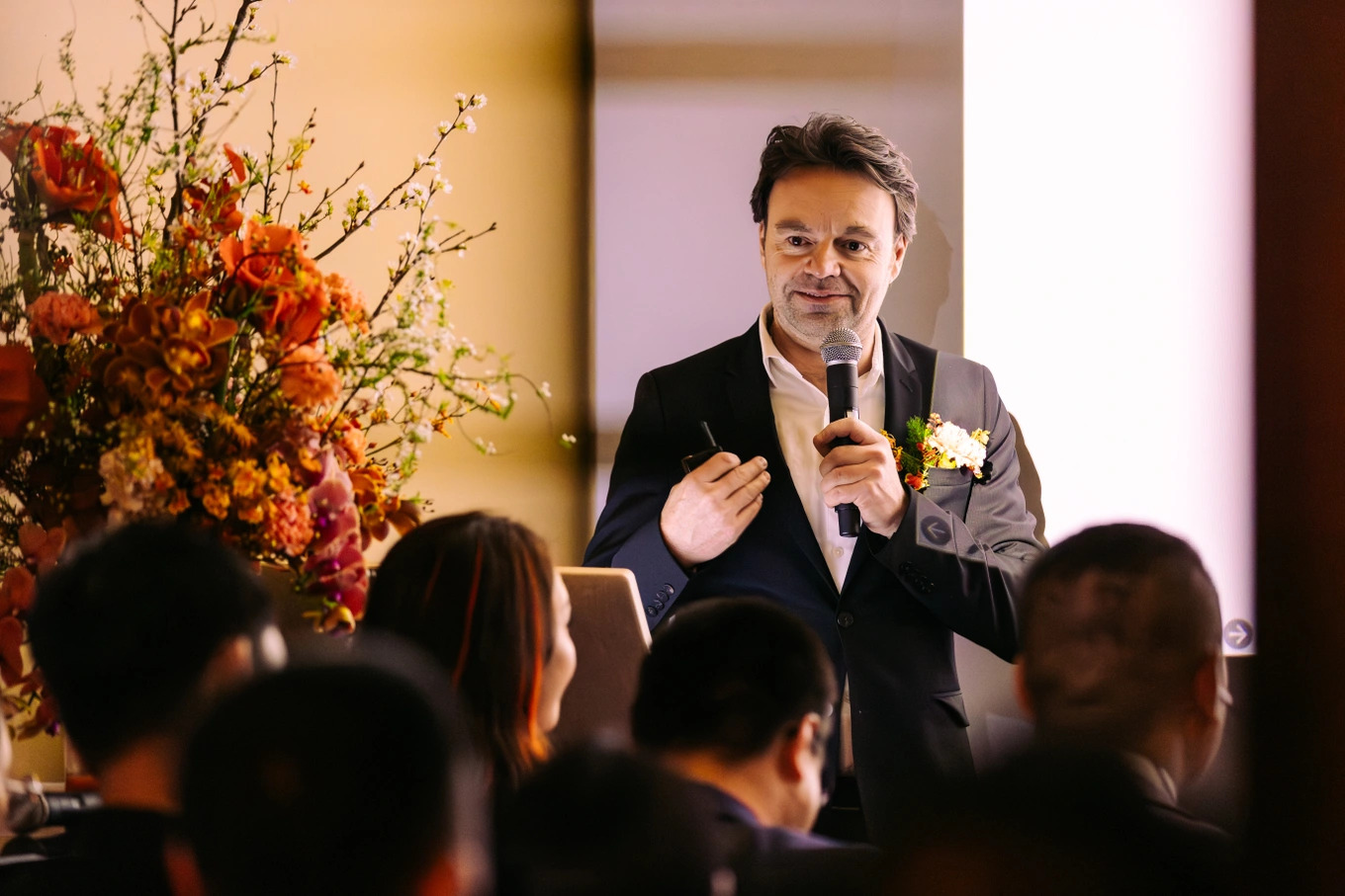 Ông Carlo Negri - Giám đốc quốc tế Phát triển và Quy hoạch đô thị Sweco chia sẻ về các dự án tại sự kiện của chủ đầu tư Coastal Quảng Ngãi